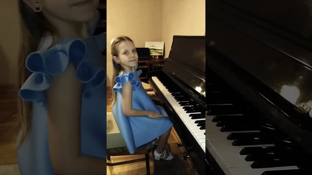 Алтун Алиса-Мелике (Украинская песня, В. Гиллок "Летняя полька", "Божья коровка" нем. нар. песня) смотреть онлайн