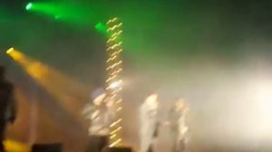 Группа ПМ-Плачет дождик,листья шуршат .AVI