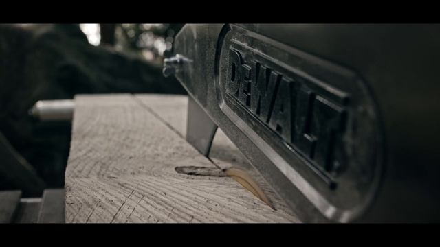 DEWALT XR FLEXVOLT 54V bordsav DCS7485 смотреть онлайн