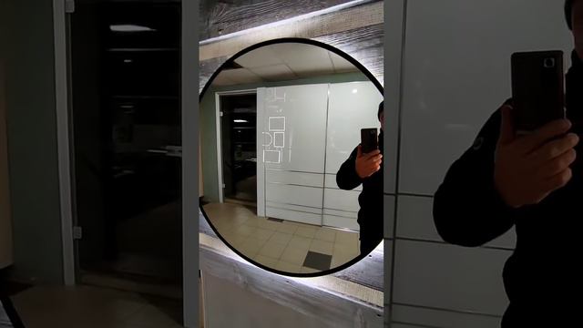 Круглое зеркало с подсветкой а алюминиевой раме