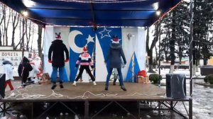 Новогодний флешмоб  "А белый снег летает"