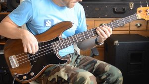 Fender P Bass Walnut Finish 1976 DEMO