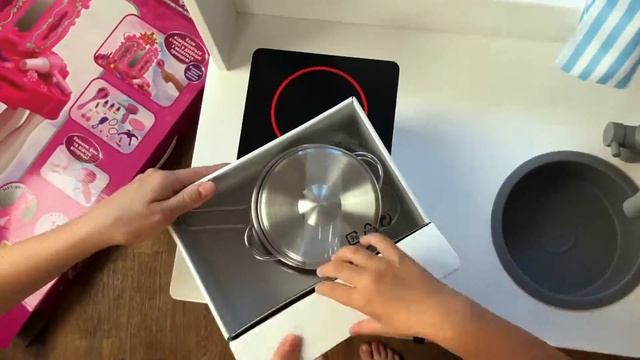 Лизе исполнилось 5 лет! День Рождения! Смотрим подарки) смотреть онлайн