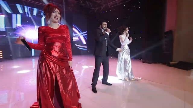 АЛЬБИНА И ФАТИ ЦАРИКАЕВЫ И АРТУР ХАЛАТОВ "РОЗА БЕЛАЯ,РОЗА АЛАЯ"