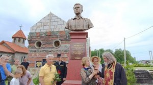 Церемония открытия бюста Александра Зиновьева в деревне Федора Конюхова в Тульской области