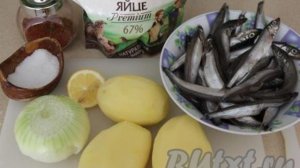 Мойва с картошкой и луком в духовке