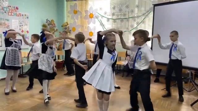 Выпускной вальс «Первый учитель»