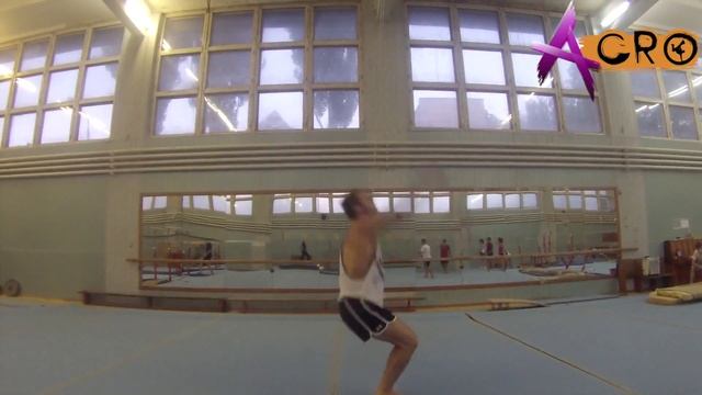 Сальто назад "Школа Акробатики "ACRO"