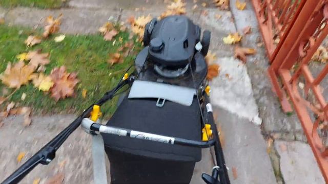 Сбор опавшей листвы газонокосилкой смотреть онлайн