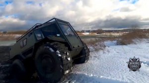 Вездеход BRO. Выход на снежный берег из воды и ила.