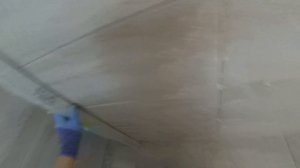 Подрезка нижнего ряда плитки. И укладка ее же. Завершающий стеновой ряд.