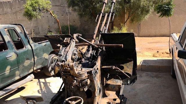 SYRIA: Trophies taken by the Syrian army from the FSA militants смотреть онлайн