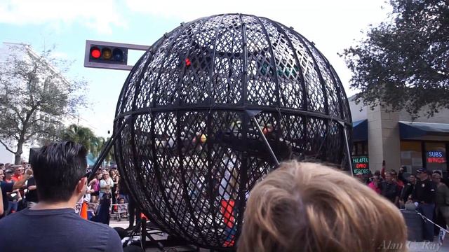 The Motorcycle Cage of Death with 3 Bikes & A Girl смотреть онлайн