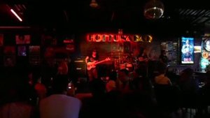 В РОКБАРЕ (ПАТТАЙЯ, ВОЛКИНСТРИТ).