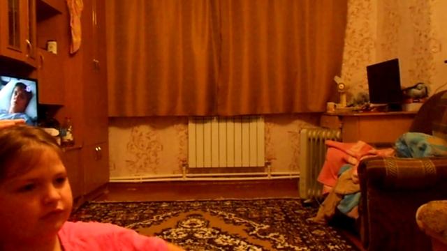 Девочка делает "сальто" смотреть онлайн