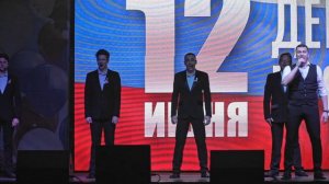 Россия-в этом слове огонь и сила! Поёт Сергей Калмыков.