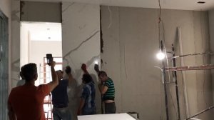 Монтаж широкоформатных керамических панелей «Laminam» на клей, во внутренней отделке стен, г.Батуми