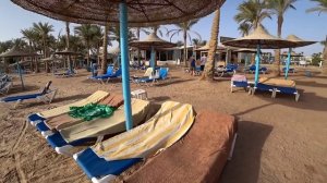 Молодёжный отель Забит под завязку Mirage Bay 4 в Хургаде обзор территории Пляж и ресторан
