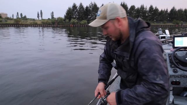 Jigging for KING SALMON // King Salmon Fishing Michigan