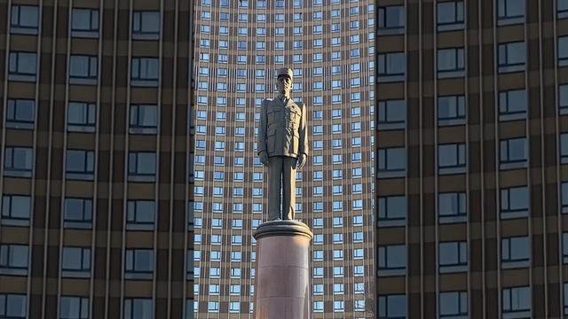 Памятники Москвы. Шарль де Голль