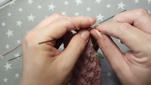 Проще узора для носочков нет. Вяжется легко, выглядит шикарно.