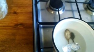 Чистка серебра содой и фольгой.  Cleaning silver soda, foil