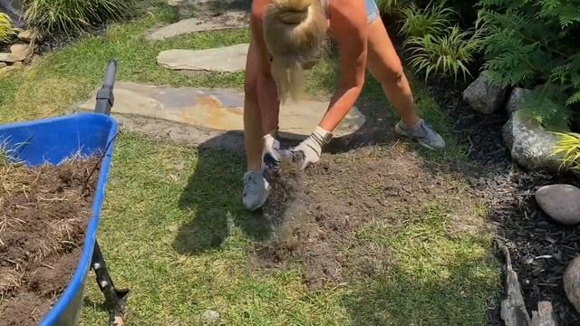 How We Install Flagstone Paths in Grass, Pea Gravel, and Mulch. DIY Full Install Time-lapse. смотреть онлайн