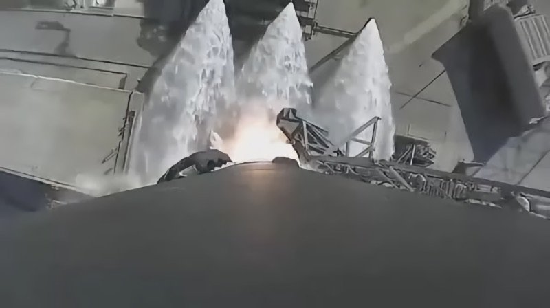 Видео взлета SpaceX Falcon 9 на орбиту и возвращения обратно
