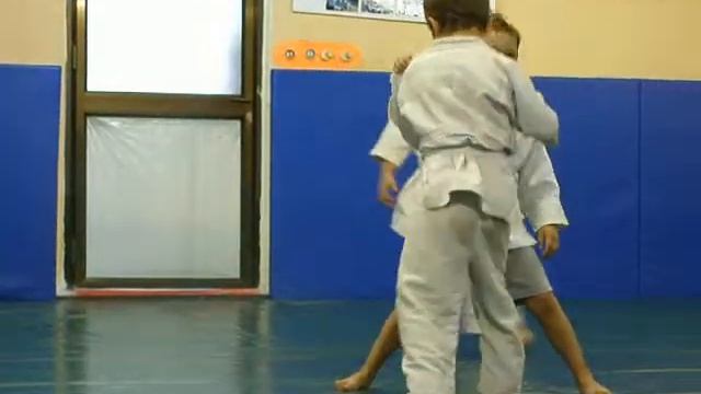 2009(09) тренировка Макса по дзюдо.MOV смотреть онлайн