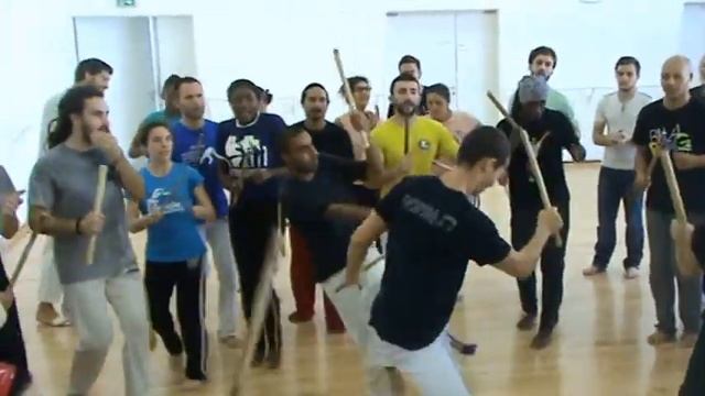 Roda Maculele Um Dia 2013 Capoeira CDO Paris Musica Mestre Boca Rica смотреть онлайн