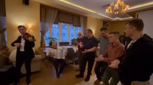 Подарок женщинам к 8 марта, гармонист Николай Кадушкин, поёт Алексей Башкин.