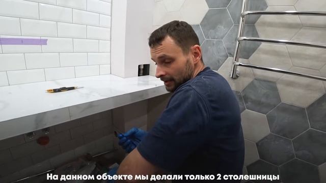 Формирование из эпоксидной затирки наружного угла на столешнице смотреть онлайн