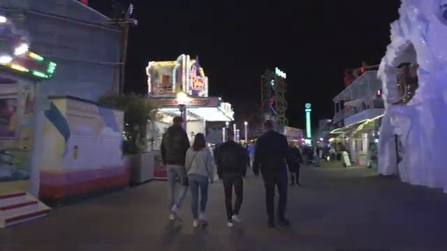 Vienna Austria, Prater Park - Austria Biggest Amusement Park, 4K UHD смотреть онлайн