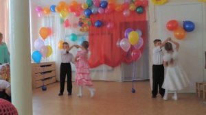 Чудесный вальс на выпускном в детском в саду "Росинка"