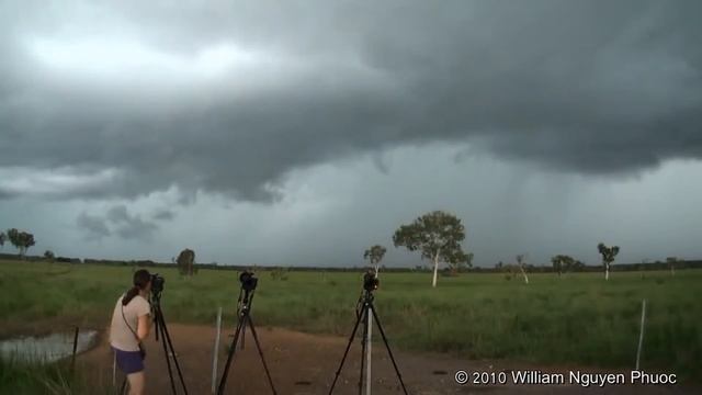 Высокое напряжение, разряды молнии, высоковольтная дуга смотреть онлайн