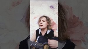 Алиса Кинчев Мама под гитару поёт девушка