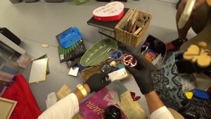 Аукцион контейнеров.Это выглядело как мусор, но там было золото и серебро. Находки в брошенных веща