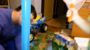 "Слоник Элефан" лови бабочек