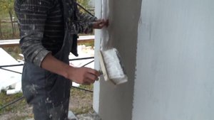 Кварцевая грунтовка Ceresit CT16, макловицей грунтовка наносится на фасад