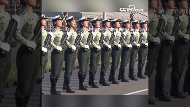 Отряд женщин-военнослужащих продолжает тренировки