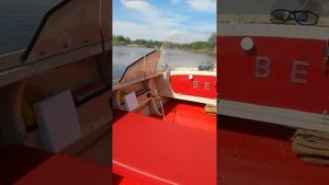 Лодка Вега на ходу