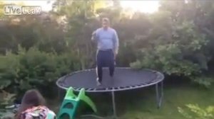Мужик на батуте прикол.