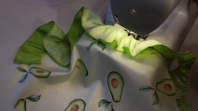 Отличный подарок ? на праздники своими руками! Фартук для девочки-помощницы!
