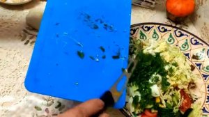 Салат с листьев НАСТУРЦИИ. Сама не думала, что так необычно и очень вкусно, а главное полезно.