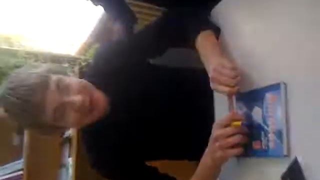 Как сломать ручку головой смотреть онлайн