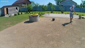 посев газонной травы 1 рукой.