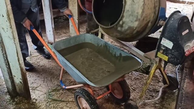 Залили полы Бетоном / Клетка для ТЕЛЁНКА/ ПОРОСЁНКА готова! смотреть онлайн