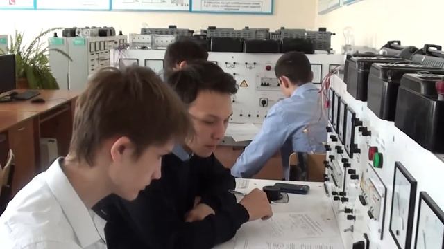 Видеоурок по теме "Резонанс напряжений"