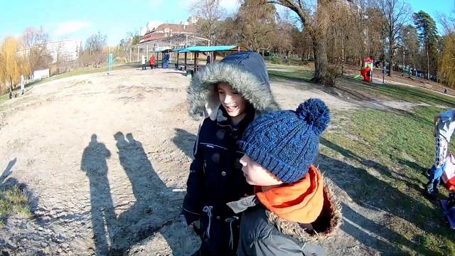 КУПАНИЕ в ХОЛОДНОЙ ВОДЕ ЗИМОЙ 2 января 2021г. Обливание холодной водой. Закаливание холодной водой смотреть онлайн