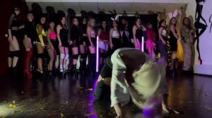 Moneyken love (Instasamka) / Frame up strip dance